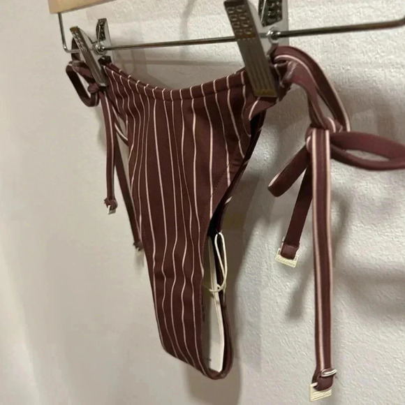 Zulu and Zephyr Plum Stripe Curve Tie Thong - Picture 4 of 5